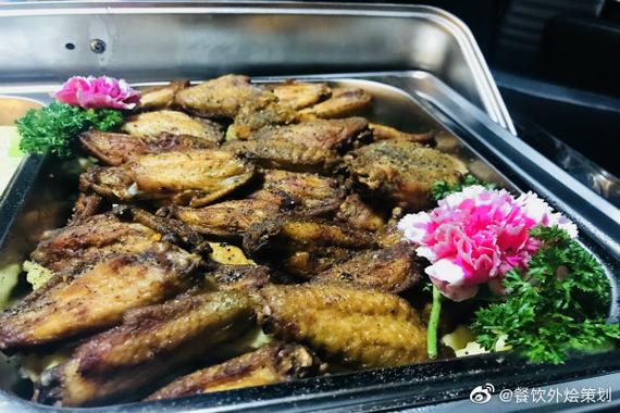 一站式年会新选择 大盆菜围餐与自助餐融合的餐饮管理之道
